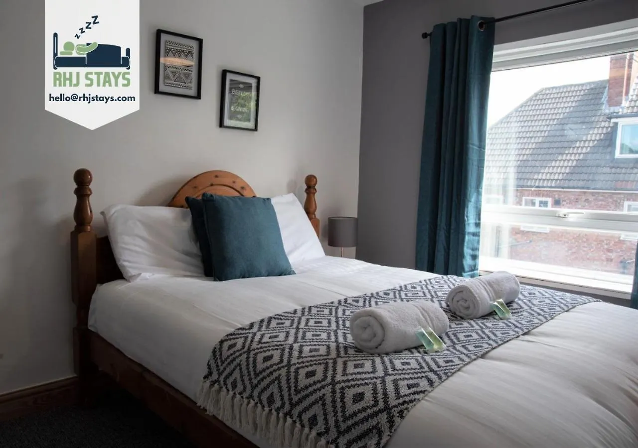 Cottenham - City Centre With Free Private Parking 2 Toilets 4 Bedroom Sleeps 8 نيوكاسل أبون تاين بيت للعطل