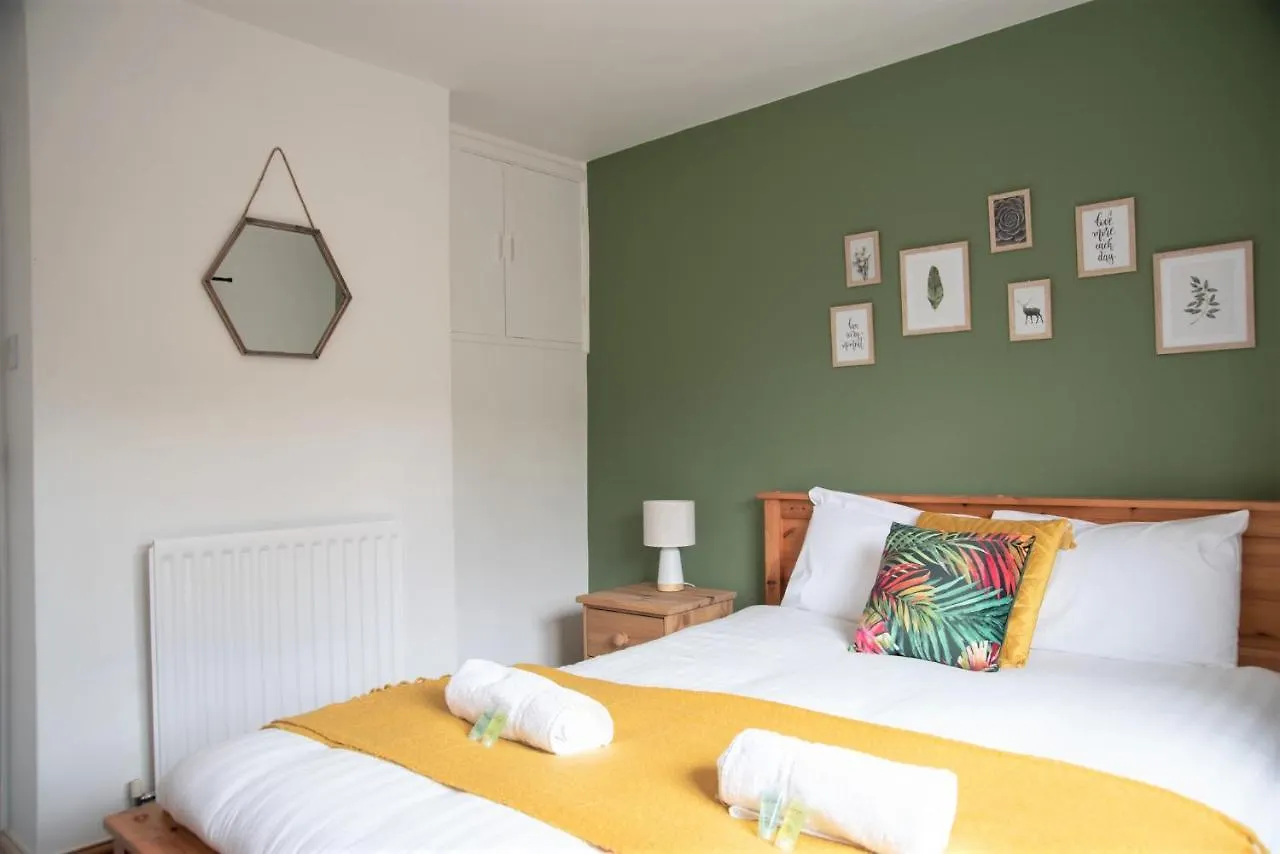 Cottenham - City Centre With Free Private Parking 2 Toilets 4 Bedroom Sleeps 8 نيوكاسل أبون تاين