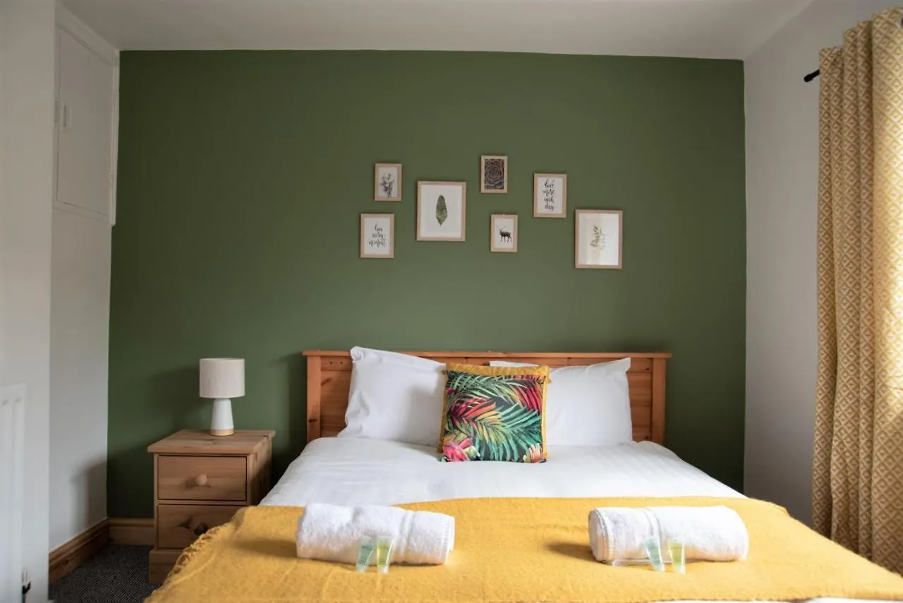Cottenham - City Centre With Free Private Parking 2 Toilets 4 Bedroom Sleeps 8 نيوكاسل أبون تاين بيت للعطل