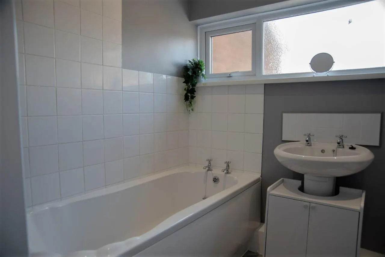 Cottenham - City Centre With Free Private Parking 2 Toilets 4 Bedroom Sleeps 8 نيوكاسل أبون تاين 0*,  المملكة المتحدة